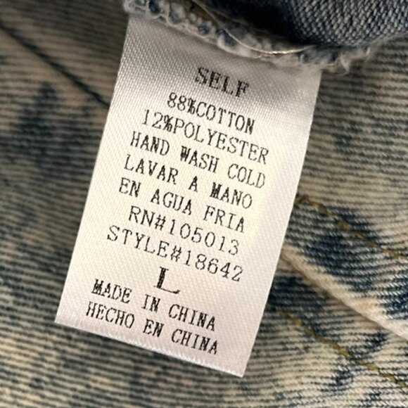 Savana Jane Woman's Light Wash Denim Jacket Sz Lr - Picture 9 of 9